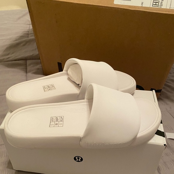 Lululemon Restful Womens Slide - Picture 10 of 12